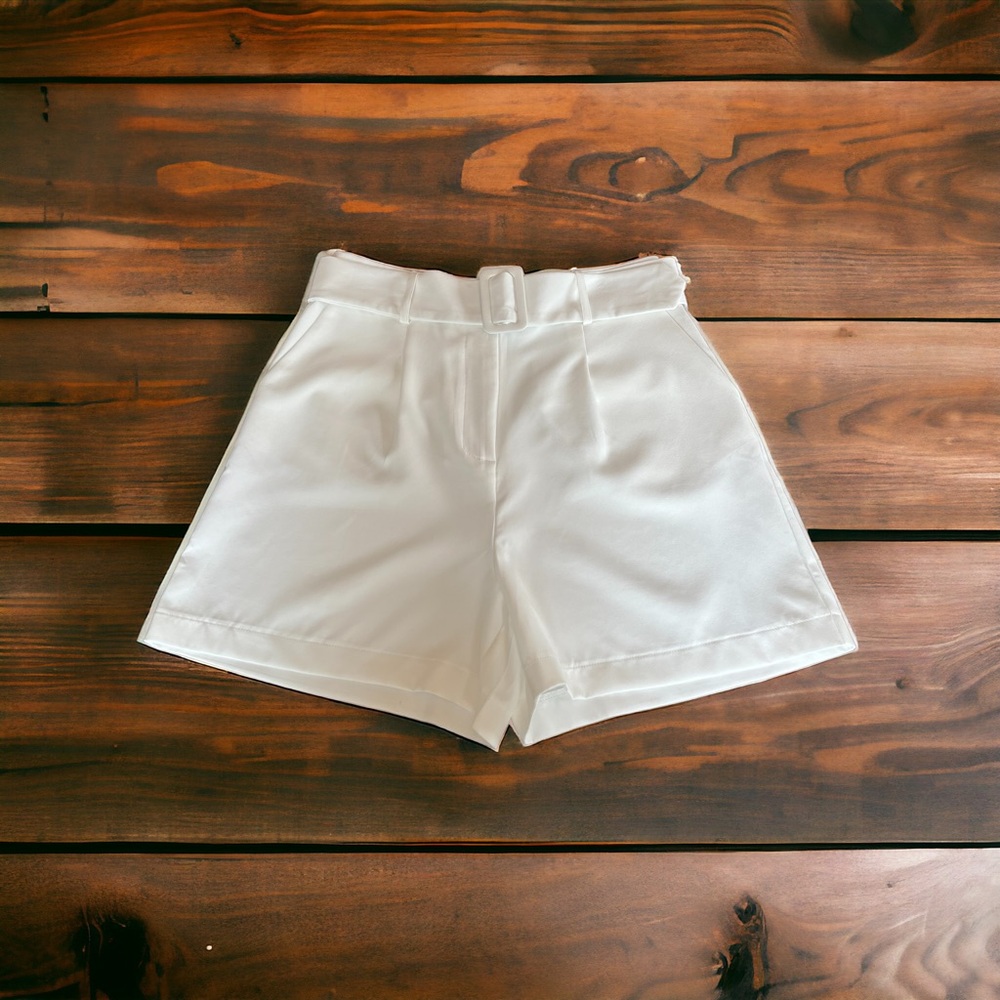 MOD On Trend White Shorts Size L